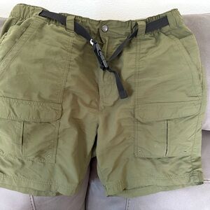 Croft & Barrow Men's Cargo Shorts in Olive Green